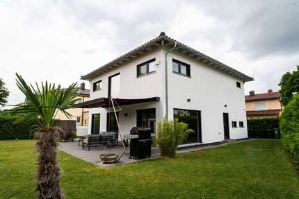 Haus zum Kaufen in Augsburg 1.995.000,00 € 280 m²