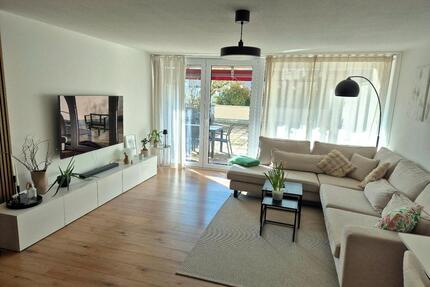 Sonnige, möblierte 2,5 ZW, mit 80m2 Terrasse in Leonberg Eltingen