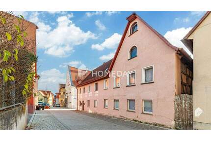 Charmantes Mehrfamilienhaus mit 3 Wohneinheiten in Schwabach - Ihre Investition in die Zukunft