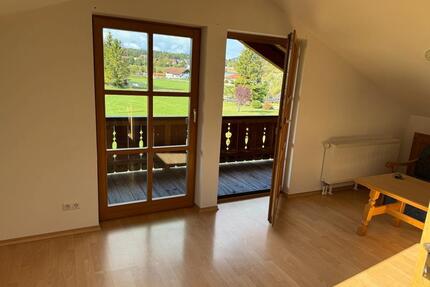 Krün: 60 m² Dachgeschosswohnung