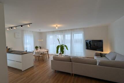 Föhren: Moderne Wohnung (3 Zimmer) mit Küche und Balkon (Neubau)