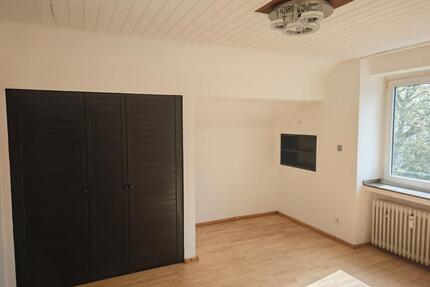 Schöne DG Wohnung - 250,00&nbsp;EUR Kaltmiete, ca.&nbsp; 34,00&nbsp;m&sup2; in Gladbeck (PLZ: 45964)