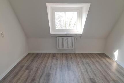 Renovierte 3-Zimmer-Dachgeschosswohnung zu vermieten! - Duisburg Hamborn