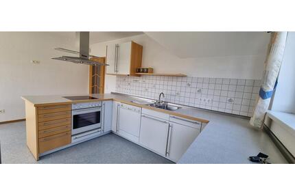 Wohnung im 1. OG v. Zweifamilienhaus mit EBK, Balkon und Garage - Melsungen