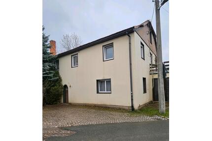 Großes Einfamilienhaus - 85.000,00&nbsp;EUR Kaufpreis, ca.&nbsp; 200,00&nbsp;m&sup2; in Bucha (PLZ: 07751)