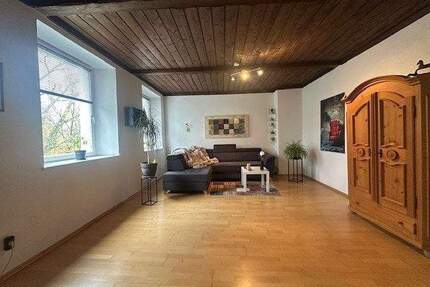 Charmante 4 Zimmer-Wohnung mit Garage - Landshut Nikola