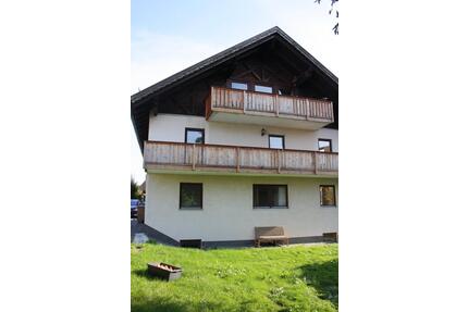 Großzügige 5 Zimmer-DG-Wohnung mit Balkon in Patersdorf