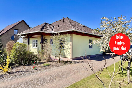 HORN IMMOBILIEN + RESERVIERT++Einfamilienhaus mit Einbauküche, Doppelgarage und Keller in Krugsdorf