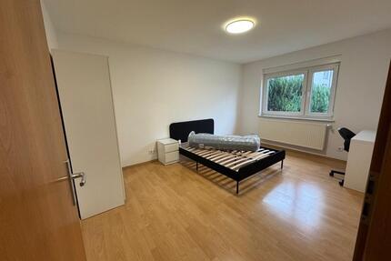 Möbliertes WG-Zimmer (16 m2) in entspannter 3er-WG in Ludwigsburg