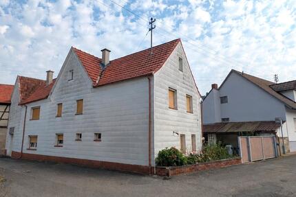 Kleines Einfamilienhaus mit Garten und Nebengebäuden - Hofheim in Unterfranken
