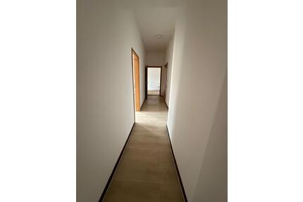 Neu renovierte 3 Zimmer Wohnung mit Einbauküche - Hof Altstadt