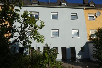 Trier-Ehrang -Teilrenoviertes Wohnhaus für die große Familie oder als 3-Familienhaus