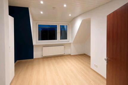Modernisierte DG-Wohnung im Grünen - 3 Zimmer auf dem Ehrenberg - Wuppertal Gemarkung Langerfeld