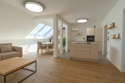 Stilvolle Dachgeschosswohnung mit Panorama-Dachfenstern und Terrasse - Filderstadt Plattenhardt