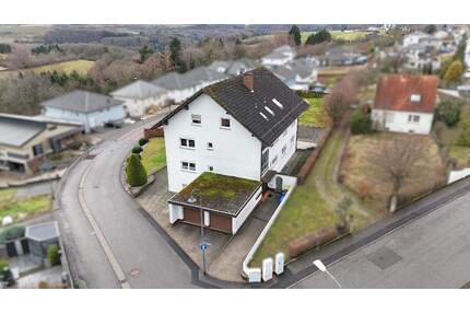 +++ Fehrbach: Attraktives, lichtdurchflutetes 4-Familienhaus mit Loggien, Südausrichtung, Panoramablick und 4 Garagen in hervorragender, ruhiger Wohnl - Pirmasens Gersbach