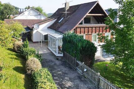 Wunderschönes Familiendomizil mit Wintergarten und idyllischem Gartenparadies - Scheer