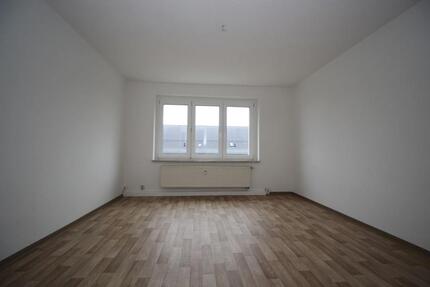 1 Monat mietfrei!! **Neu renovierte 4-Zimmer-Wohnung in ländlicher Lage zu vermieten** - Weischlitz