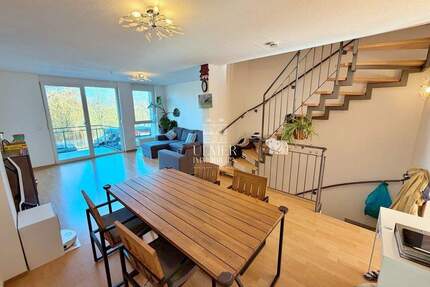 gepflegtes Reihenhaus mit 6 Zimmern, Dachterrasse, Terrasse, Balkon und Garage in gefragter Lage - Vaihingen an der Enz Kleinglattbach