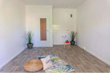 Wohnung zum Mieten in Chemnitz 215,00 € 24.52 m²