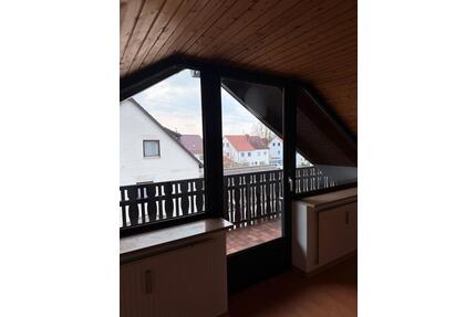 Großzügige 2,5-Zimmer-DG-Wohnung mit Balkon (Beschreibung lesen) - Königsbrunn