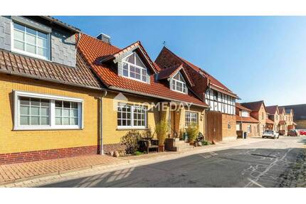 Platz für Träume: Saniertes Fachwerkhaus mit Stallungen und Gartenparadies in Querenhorst