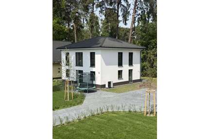 Haus zum Kaufen in Brandenburg - Blankenfelde-Mahlow 940.000,00 € 153 m²