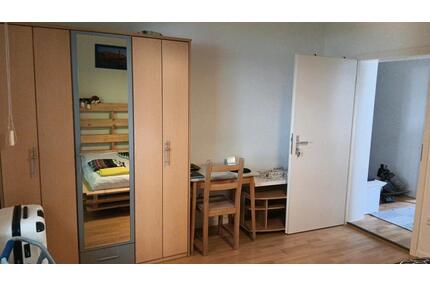 habe ich eine Zimmer jemanden. - 800,00&nbsp;EUR Kaltmiete, ca.&nbsp; 60,00&nbsp;m&sup2; in München (PLZ: 81241) Pasing-Obermenzing