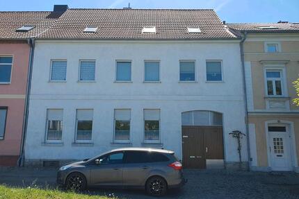 Reihenhaus Mehrfamilienhaus - 150.000,00&nbsp;EUR Kaufpreis, ca.&nbsp; 225,00&nbsp;m&sup2; in Aschersleben (PLZ: 06449)