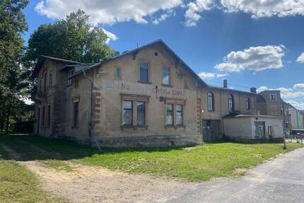 Historische Gebäude zum Sanieren auf schönem Grundstück in dörflichen Lage - Priestewitz Böhla-Bahnhof