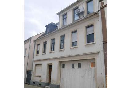Haus zum Kaufen in Neuwied 179.000,00 € 274 m²
