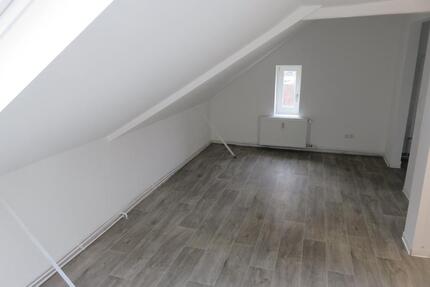 Große Wohnung mit Garten - 660,00&nbsp;EUR Kaltmiete, ca.&nbsp; 110,00&nbsp;m&sup2; in Varel (PLZ: 26316)