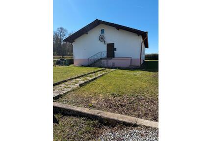 Einfamilienhaus in Alleinlage - 329.000,00&nbsp;EUR Kaufpreis, ca.&nbsp; 117,00&nbsp;m&sup2; in Bayerbach Bei Ergoldsbach (PLZ: 84092)