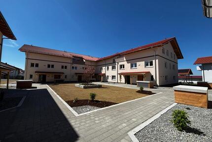 Helle 3-Zimmer Terrassenwohnung mit Gartenanteil und zwei Stellplätze (WHG 08) - Feichten an der Alz