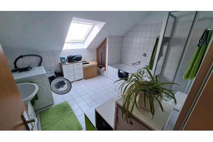 Gemütliche sonnige 2-Zimmer DG-Wohnung mit Carport in Zell i.W. - Zell im Wiesental