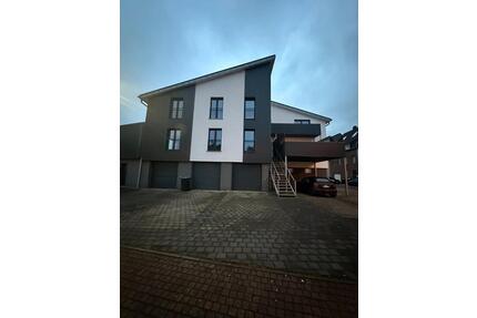 Moderne exklusive Haushälfte in zentraler Lage von Püttlingen