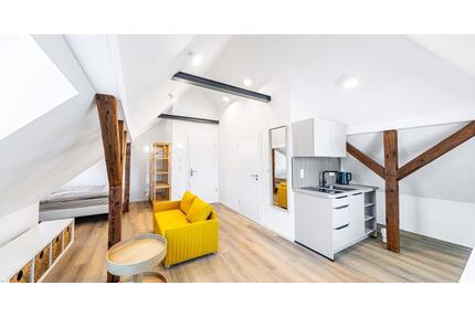 Erstbezug nach Sanierung - Voll möblierte 1 Zimmer-DG-Wohnung mit Stellplatz - Nürnberg Erlenstegen