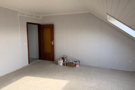 Geräumige, renovierte DG Wohnung in Oberhausen