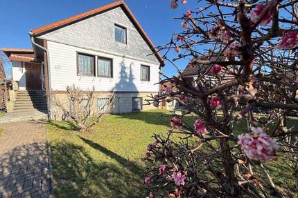 Einfamilienhaus mit Einliegerwohnung und sonnigem Grundstück in Wernigerode zu verkaufen.