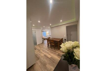 Renovierte 3,5 Zimmer-Wohnung mit Balkon und Tiefgaragenbox - Böblingen Dagersheim