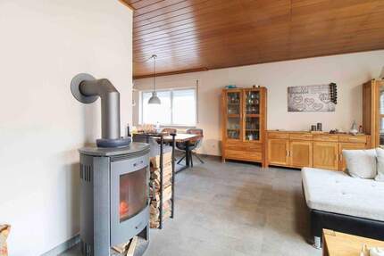 Charmantes freistehendes Einfamilienhaus mit großem Garten und vielseitigen Nutzungsmöglichkeiten - Griesheim