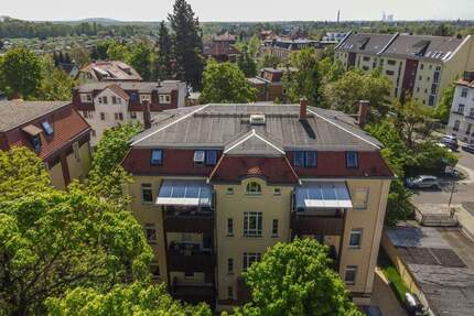 Bezugsfrei! Altbauwohnung mit drei Zimmern, Balkon und Charme im Erdgeschoss - Markkleeberg