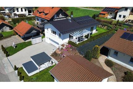 Ihr Traum vom modernen, energieeffizienten Zuhause - Neuwertiges Einfamilienhaus in Böbrach