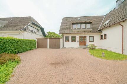 Breitscheid: Einfamilienhaus mit Garten und 2 Garagen - Ratingen Lintorf