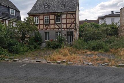 Altes Fachwerkhaus mit Grundstück in Koblenz-Güls, Gulisastraße