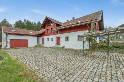 Großzügiges Anwesen mit Galerie, Sauna, ELW, Südgarten und Doppelgarage - Perlesreut / Bibereck