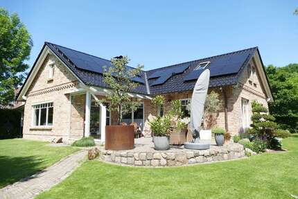 Haus zum Kaufen in Elmenhorst 1.150.000,00 € 261.95 m²