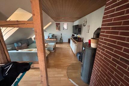 Helle 3-Zimmer Altbauwohnung mit Schwedenofen im DG - Sonneberg