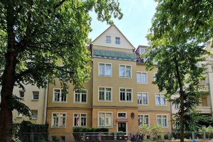 Charmante Dachgeschosswohnung im historischen Mehrfamilienhaus - Paulusviertel Halle - Halle (Saale)