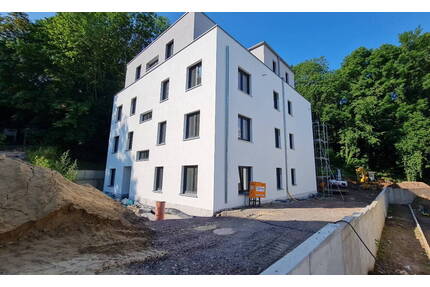 Neuwertige 3 Zimmerwohnung mit Balkon und 2 Bädern. - Freital