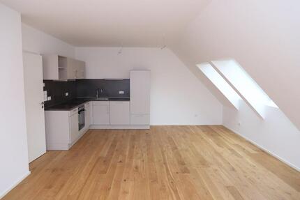 2-Zimmer-Wohnung mit Terrasse, Gartenanteil und Stellplatz in Gunzenhausen zu vermieten, Holzhaus